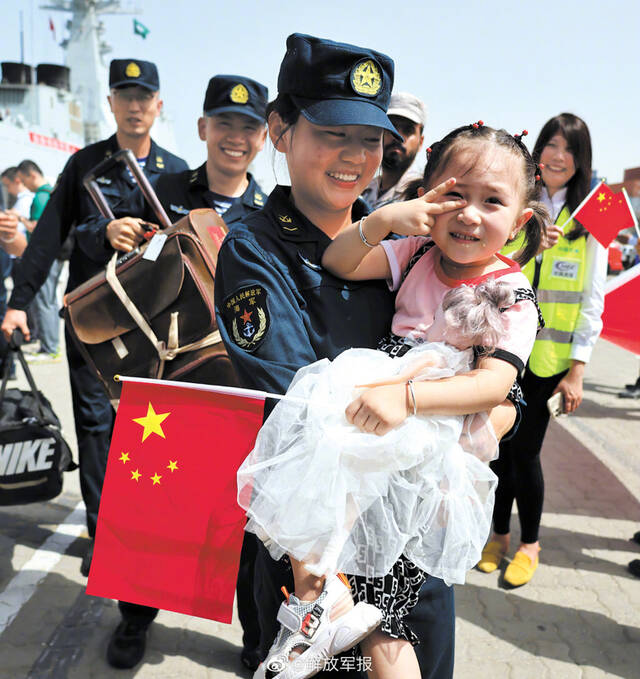 苏丹撤侨：中国海军提前7小时赶到！“我们来了，你们安全了”