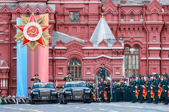 莫斯科红场9日举行盛大阅兵式。新华社记者曹阳摄