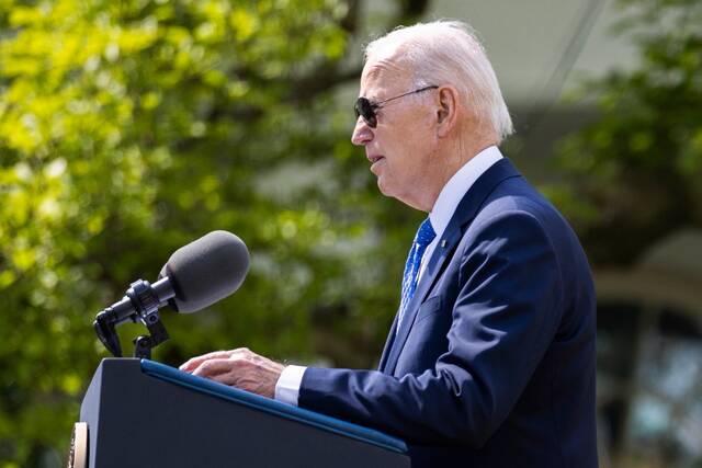 4月24日，在美国首都华盛顿白宫，美国总统拜登在一场活动上讲话。新华社发（亚伦摄）