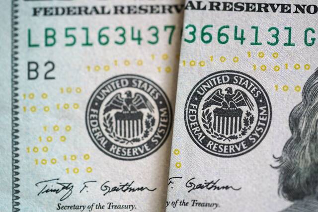 这是2020年3月23日在美国华盛顿拍摄的美元纸币。（新华社记者刘杰摄）