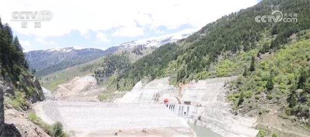 中方承建巴基斯坦苏吉吉纳里水电站大坝顺利封顶