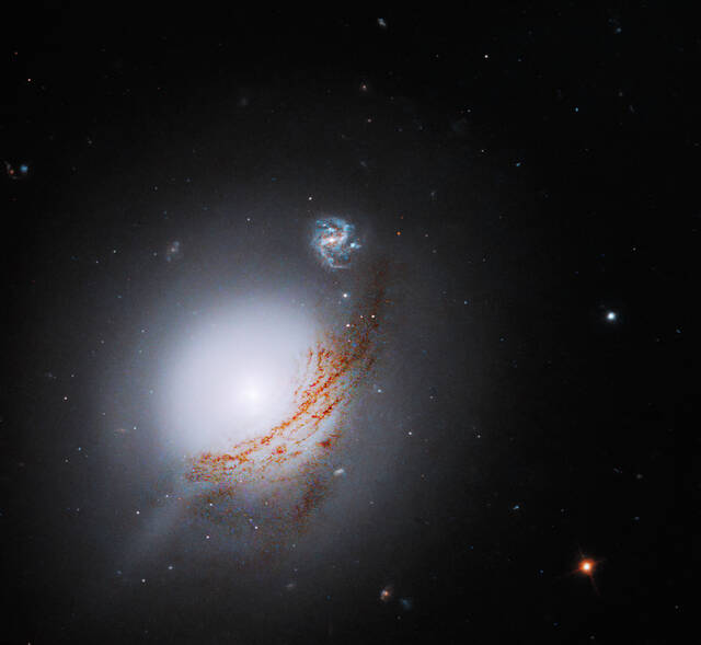 哈勃太空望远镜拍摄的透镜状星系NGC 5283