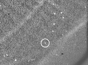 小行星法厄同彗星般的尾巴不是由尘埃构成的由钠气体组成