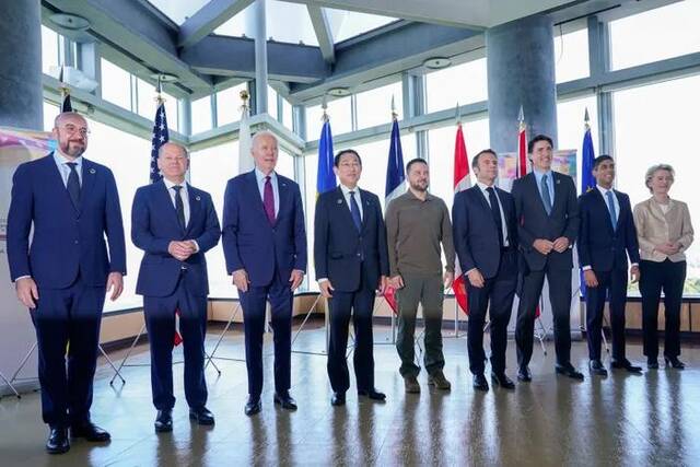 G7领导人就乌克兰问题举行会谈，泽连斯基“站C位”