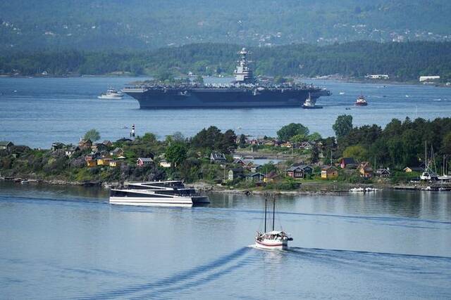 外媒：美国最大航母首次访问奥斯陆，俄驻挪威使馆发言人抨击