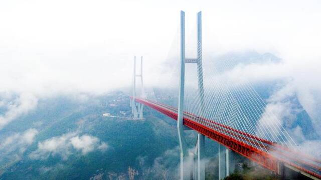 2021年11月28日拍摄的贵州北盘江大桥（无人机照片）。新华社记者欧东衢摄
