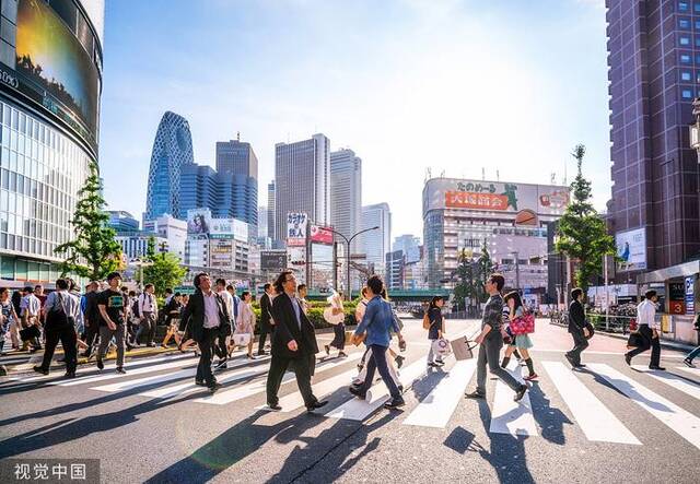 重启人生，不想再“考公”的日本年轻人