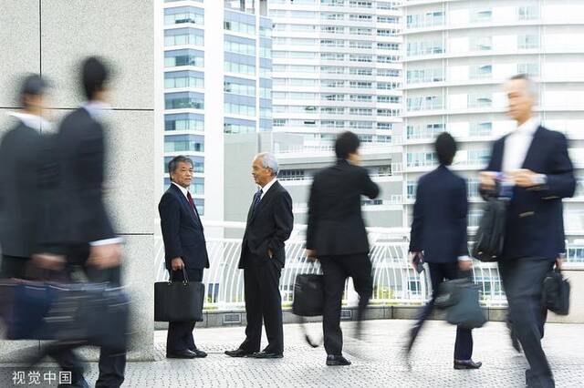 重启人生，不想再“考公”的日本年轻人