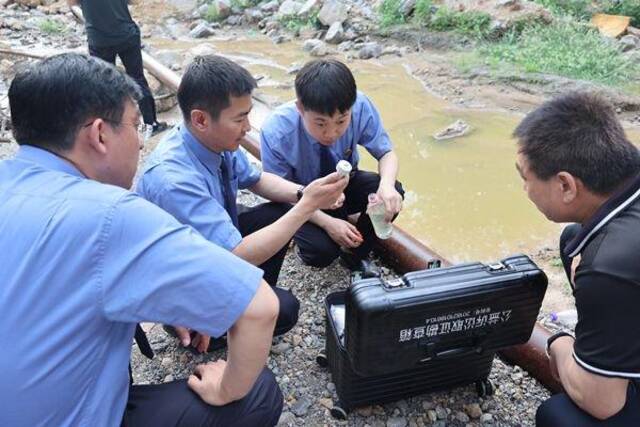 河南鹤壁山城:联合开展常态化巡河 排除河道问题隐患