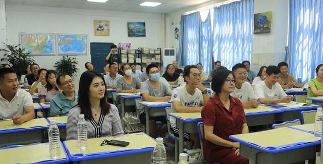 中央广播电视总台《心理访谈》助力喜德瓦尔学校“心理健康月”