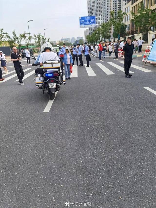 考生跑错考场、身份证丢失 郑州交警护航高考