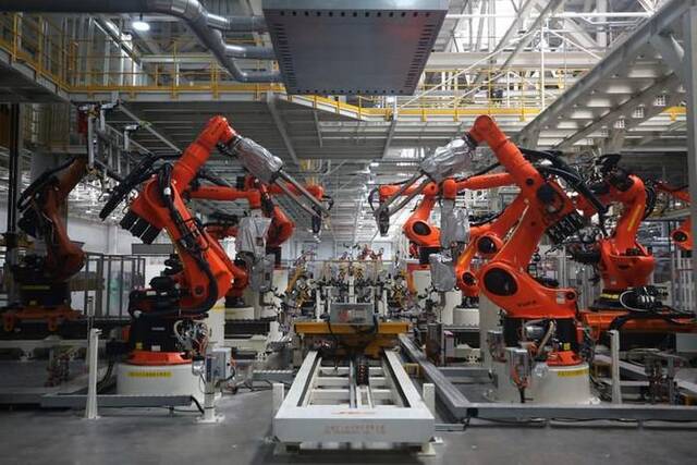 5月29日在合肥拍摄的大众安徽模块化电驱动平台工厂车身车间一角。新华社记者杜潇逸摄