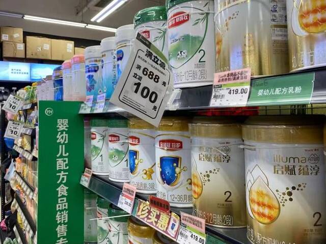 北京某大型连锁超市的婴幼儿配方食品销售专区。摄影/孙厚铭