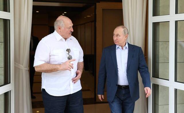 6月9日，俄罗斯总统普京在索契会见到访的白俄罗斯总统卢卡申科。图源：克里姆林宫官网