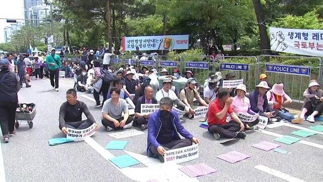 “先不打渔了，去首尔”，韩国渔民大规模抗议日本福岛核污染水“排海”