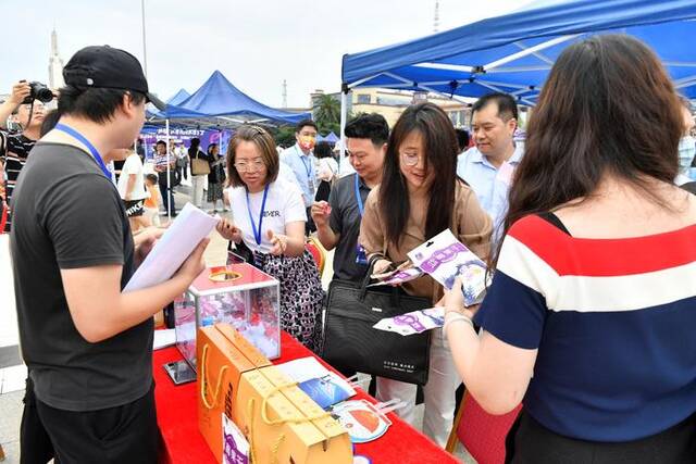 “全国网络普法行·江西站”举办网络普法宣传展