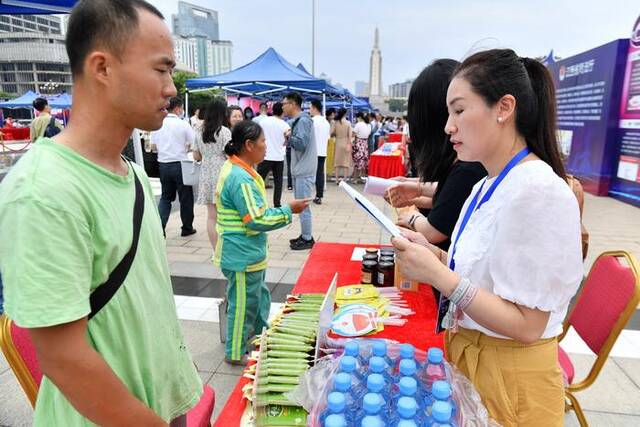 “全国网络普法行·江西站”举办网络普法宣传展