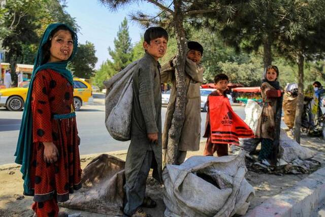 美国撤离之后，阿富汗在美留下的烂摊子中苦苦挣扎