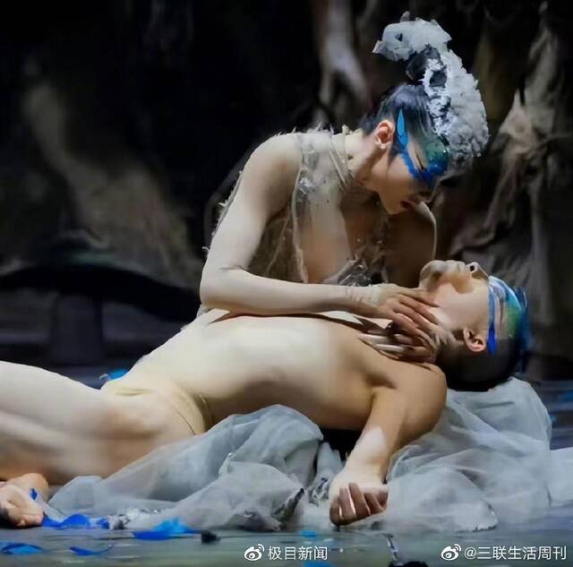 杨丽萍孔雀舞再惹不雅争议 男舞者被指造型大胆近乎赤裸