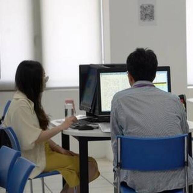 探访天津高考阅卷现场 看高考成绩如何出炉