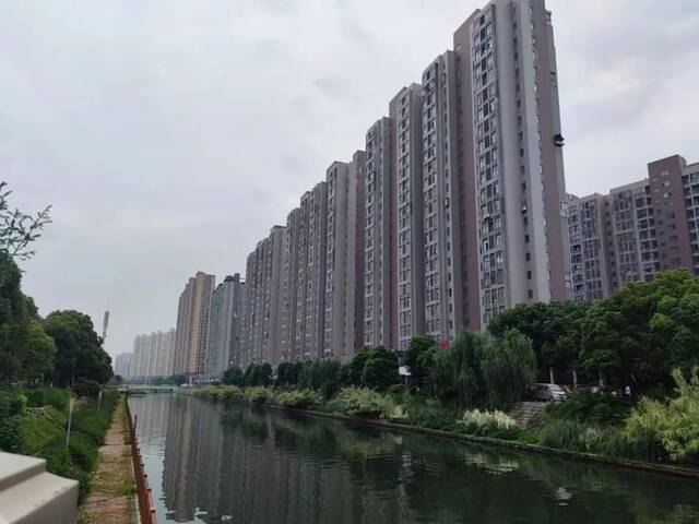 ▲南湖新城家园小区，南湖村的还建房所在地。新京报记者赵敏摄