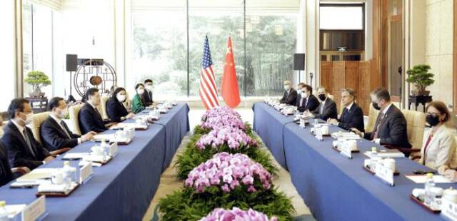 6月18日，国务委员兼外长秦刚在北京同美国国务卿布林肯举行会谈。图自外交部网站