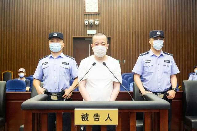 上海一中院一审宣判韩宝毅集资诈骗案，判处韩宝毅无期徒刑