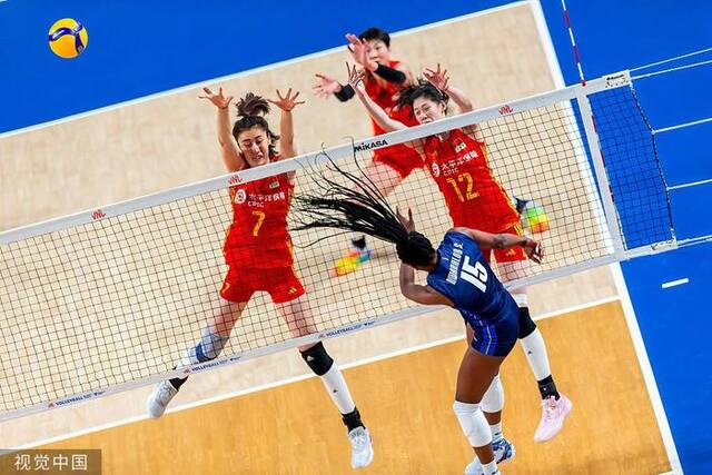中国女排2-3不敌意大利队。
