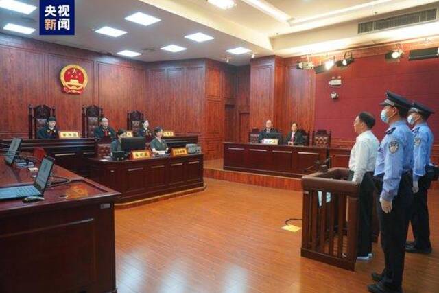 原国家粮食局党组成员、副局长徐鸣受贿、利用影响力受贿案一审宣判