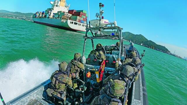 港媒：香港警队再推宣传片《守城前传》，海陆空打造有血有肉守城者