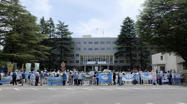 新华全媒+｜日本民众集会反对核污染水排海