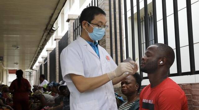 全球连线｜中医疗法造福赤道几内亚患者
