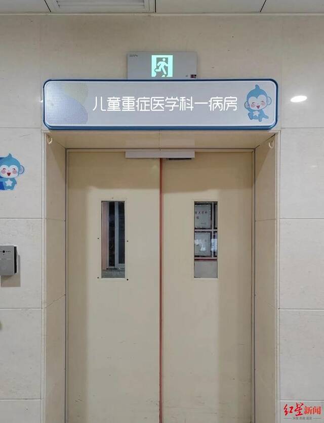 ↑小丁被送往重症监护室救治