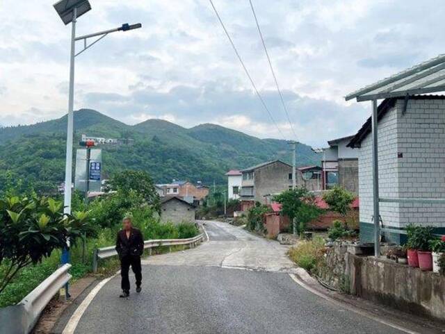 遇难矿工吴仁森的老家重庆巫山县庙宇镇银矿村。摄影/本刊记者刘向南