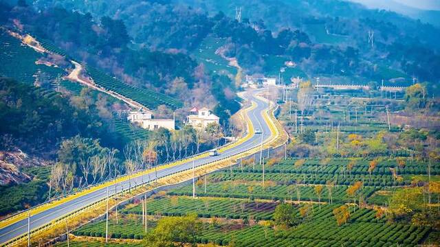 信阳“红色大别”一号旅游公路