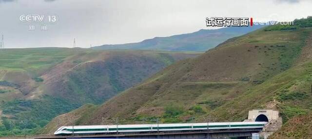 青藏铁路迈入动车时代 “复兴号”今起将在西宁至格尔木段正式运营