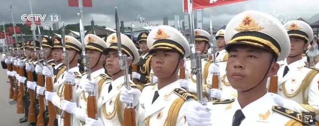驻香港部队连续三天举行军营开放活动