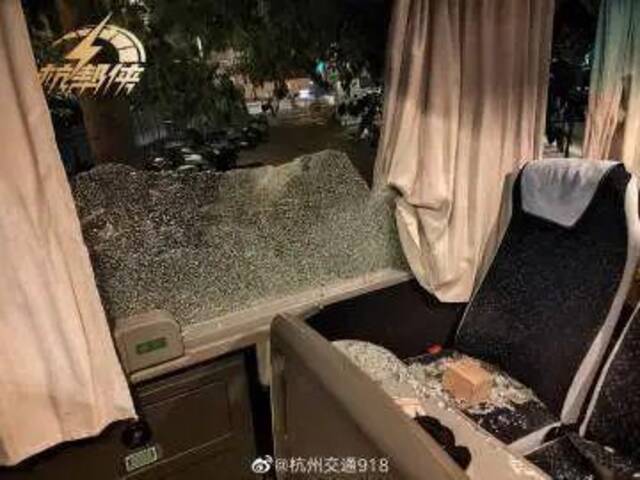 视频曝光！载有41名中国游客大巴法国遇袭，亲历者：暴徒拿石头砸车…最新进展
