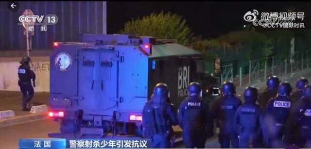 “警察射杀少年”引发法国震动，巴黎奥运会一施工现场遭破坏，马赛最大图书馆被烧！中国夫妇讲述在法旅游遭遇暴徒