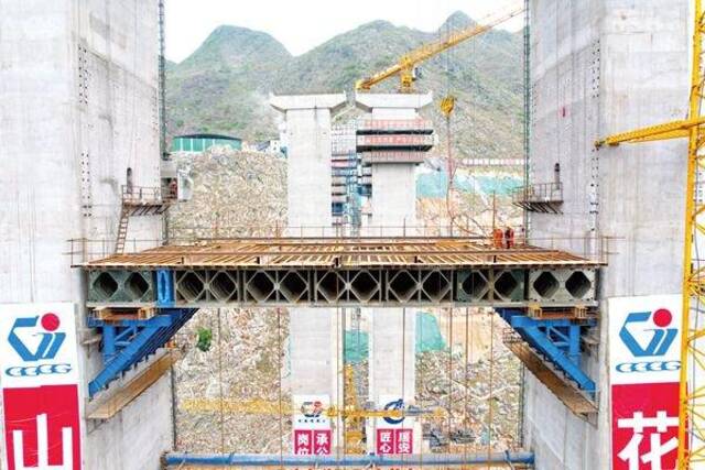 走近大国工程丨探访世界第一高桥贵州花江峡谷大桥 跨越“地球裂缝” 挑战世界极限