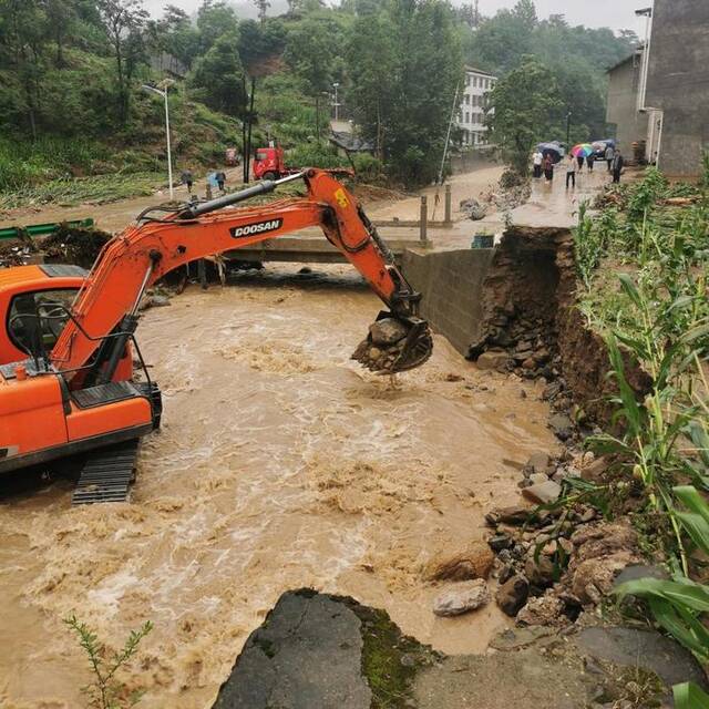 新华全媒+｜新一轮暴雨来袭 多地加强防汛抢险救灾