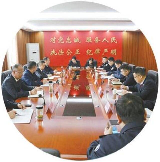 湖北省黄梅县检察院干警对流域治理相关案件开展同堂培训。