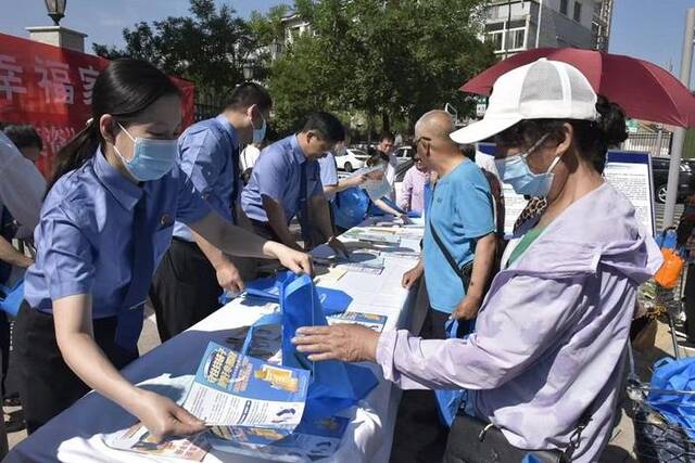 图片新闻 各地检察机关开展防范非法集资普法宣讲活动