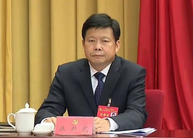 7月7日，陈新武出席重庆市委六届三次全会。（来源：《重庆新闻联播》画面）