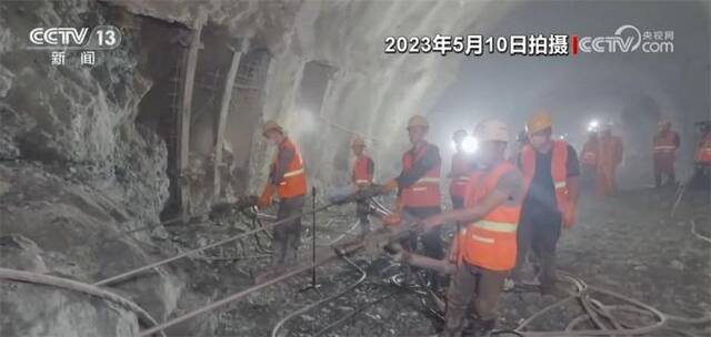 九年建设解决全线“拦路虎” 丽香铁路将于今年内建成通车