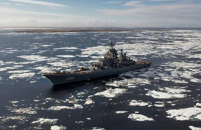 北方舰队是俄海军中实力最强的舰队，装备了航母、核动力巡洋舰等大型战舰。