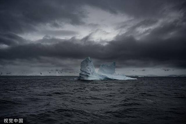 当地时间2023年2月8日，南极，马蹄岛周围的冰山。视觉中国图