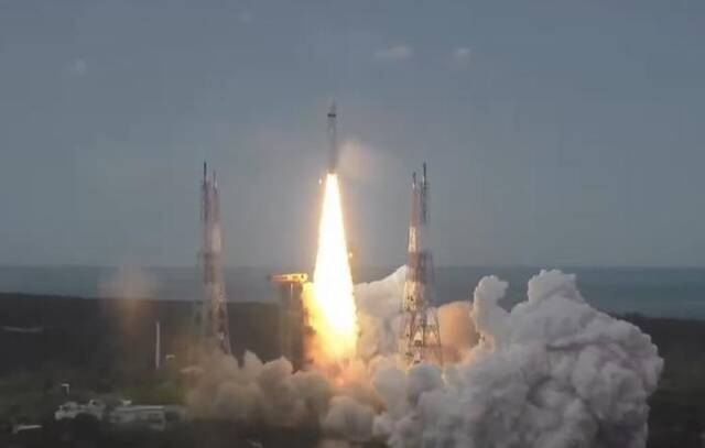 印度再把目光投向月球：第三次探月任务“月船3号”发射升空