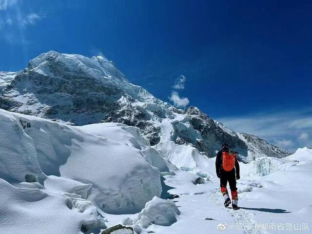 ▲范江涛登山照图据范江涛微博