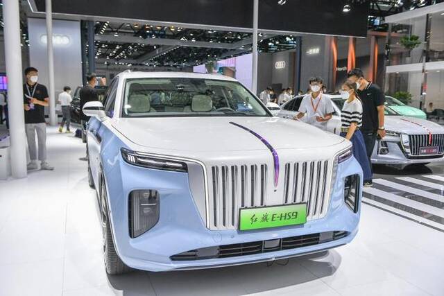 这是在长春汽博会现场展出的红旗新能源车型（2022年7月22日摄）。新华社记者张楠摄